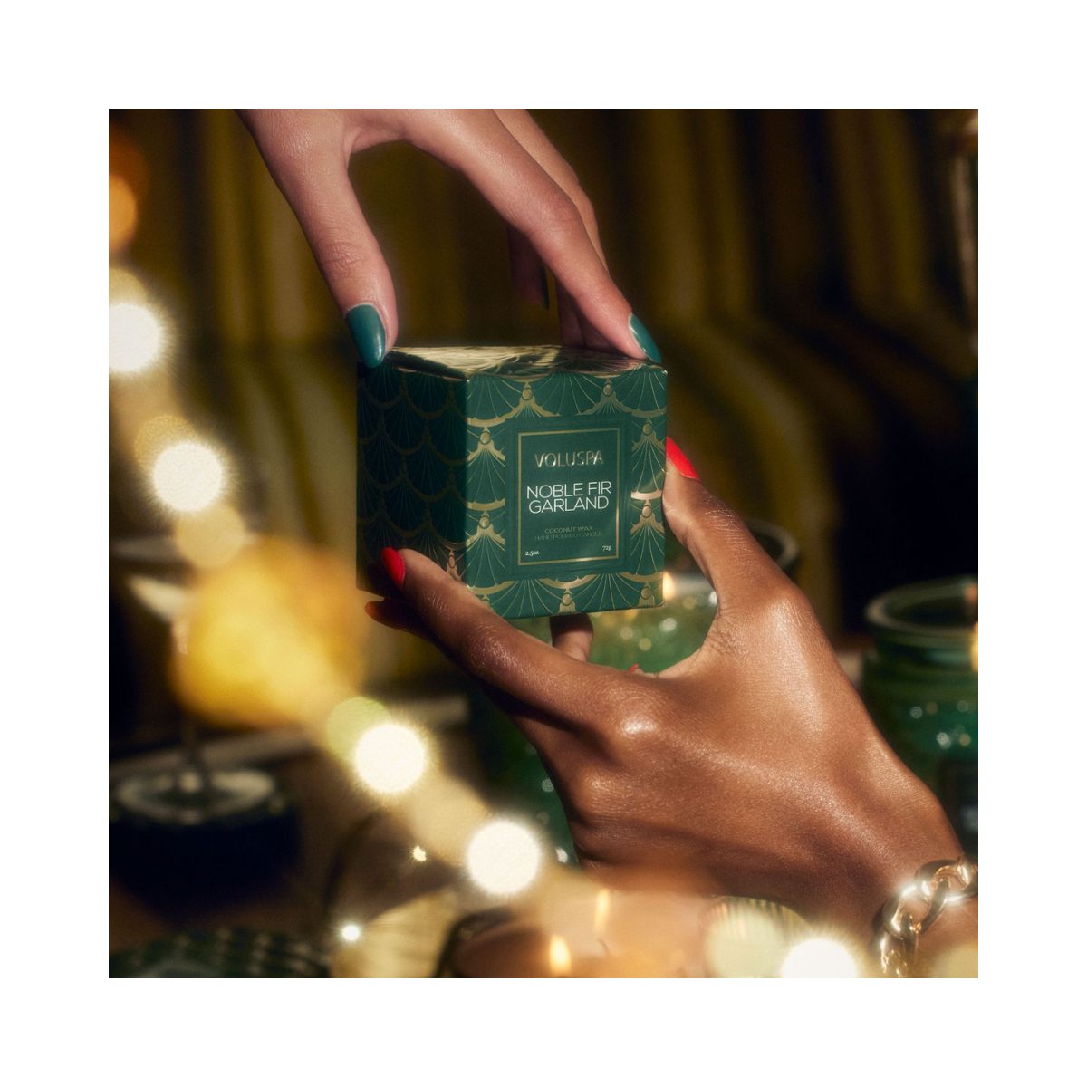 Noble Fir Garland Pedestal Glas