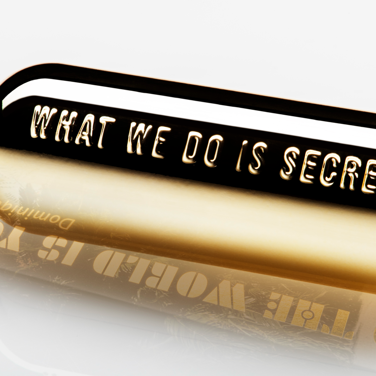 And The World Is Yours Extrait de Parfum